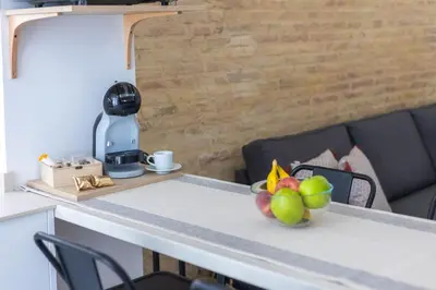 a bowl of fruit on a counter in a room at Moderno, amplio y muy cómodo in Valencia
