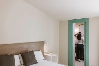 a woman taking a picture of a bed in a bedroom at Lindala Natural in Valencia
