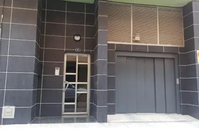 a building with a garage door and a window at Lindo y Discreto apartamento playa in Moncófar