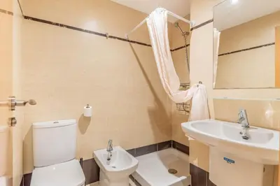 a bathroom with a white toilet and a sink at Lindo y Discreto apartamento playa in Moncófar