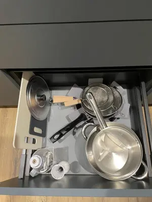 a pot and pans sitting on top of a stove at Junto al Jardín del Turia Apartamento in Valencia
