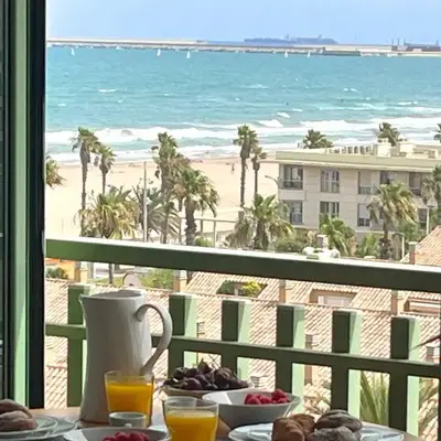 Stylish well-connected beachfront flat