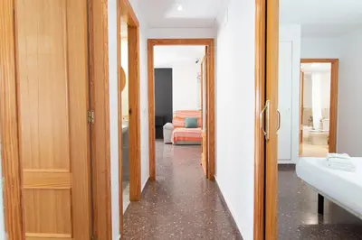 a hallway leading to a room with a bedroom at Global Vacacional, Bonito apartamento en Puerto de Sagunto cerca de la playa in Puerto de Sagunto