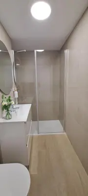 a bathroom with a shower and a toilet and a sink at Piso nuevo y luminoso ESTANCIAS DE TEMPORADA Mín 12 noches in Valencia