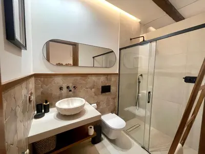 a bathroom with a sink and a shower at Pepitas House in Valencia