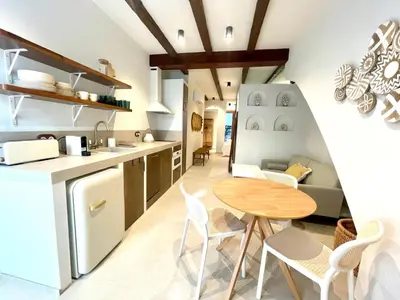 a kitchen and dining room with a table and chairs at Pepitas House in Valencia