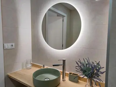 a bathroom with a green sink and a mirror at Loft nuevo cerca de Ruzafa in Valencia
