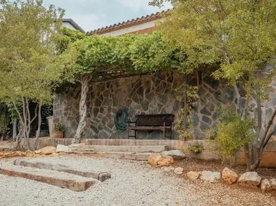 a bench sitting in front of a stone wall at Casa Marla, Siete Aguas in Siete Aguas
