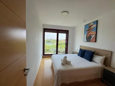 a bedroom with a large white bed with a window at New Loft park central, biopark in Valencia