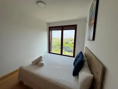 a bedroom with a large bed and a window at New Loft park central, biopark in Valencia