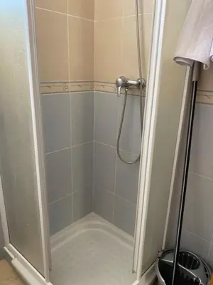 a shower in a bathroom with a shower at Magnífico piso con vistas al mar en Moncofa in Moncófar