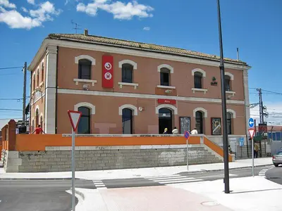 a building on the corner of a city street at ALZIRA BONiTA LES BARRAQUES LOFT in Alzira
