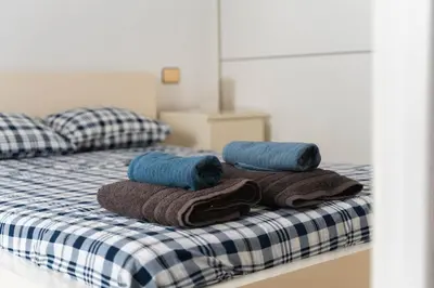 a pile of towels sitting on top of a bed at Apartamento acogedor en la Playa de Nules in Nules