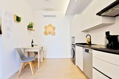 a small kitchen with a table and a chair at Apartamento RD A in Valencia