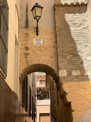 an alley with a street light on a building at ESTUDIO CON JACCUZI Y SAUNA montaña y playa in Tavernes de Valldigna
