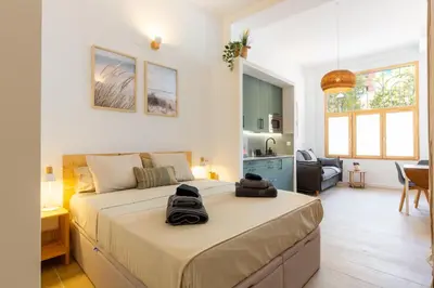 a bedroom with a large bed in a room at Nuevo loft cerca del centro y Ciudad Artes y Ciencias in Valencia