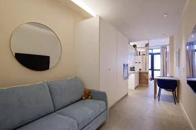 a living room with a couch and a mirror at Osito Hub - Justo y Pastor in Valencia