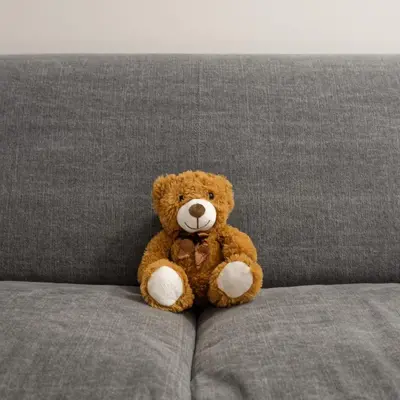 a brown teddy bear sitting on a couch at Osito Hub - Esteban Ballester in Valencia