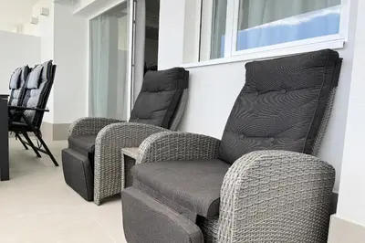 two wicker chairs sitting next to a window at Gran Canet Vlado in Canet de Berenguer