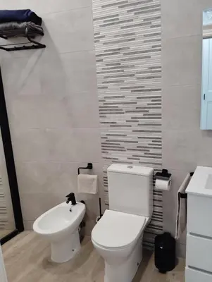 a bathroom with a white toilet and a sink at Apartamento Plaza Palmeras2 in Burjasot