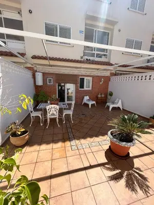 a patio with a table and chairs in a building at vivienda independiente in Canet de Berenguer