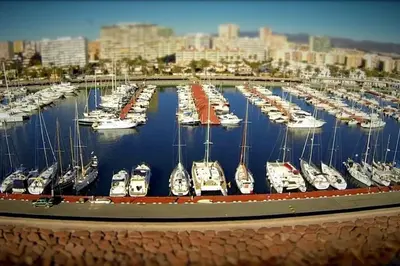 a bunch of boats are docked in a marina at La Llar45 , Relájate junto al mar in Playa Pobla de Farnals