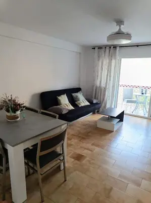 a living room with a couch and a table at La Llar45 , Relájate junto al mar in Playa Pobla de Farnals