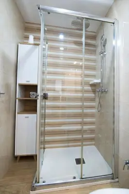 a shower with a glass door in a bathroom at Piso Reformado Cerca de la Playa y de Valencia Ciudad en el Barrio de San Antonio in Cullera