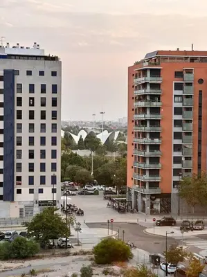 a city with two tall buildings and a parking lot at Amplio y Lujoso con vistas in Valencia