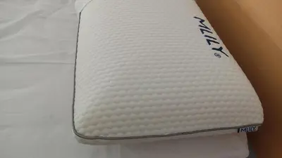 a mattress on a bed with the words mum on it at Alojamiento junto Aeropuerto Valencia A in Manises