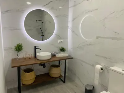 a bathroom with a sink and a mirror at Apartamento Ciencias & Maritim in Valencia