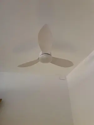 a ceiling fan in a room with a white ceiling at Loft Canet in Canet de Berenguer