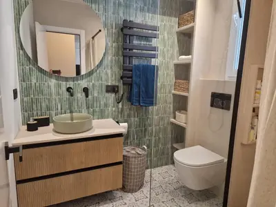 a bathroom with a sink and a mirror and a toilet at Relax Degrain in Cullera