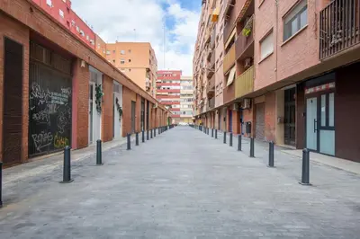 an empty alley between buildings in a city at Nuevo piso cerca de universidad y playa in Valencia