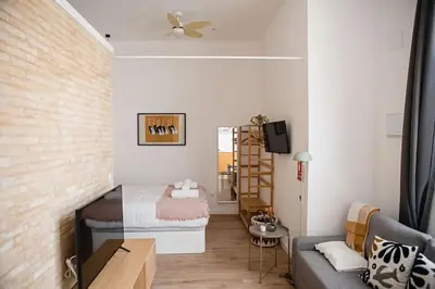 a small room with a bed and a couch at Lofts Orense E Moderno y cercano a la playa in Valencia