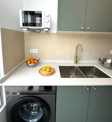 a kitchen with a sink and a washing machine at NUEVO, a 90 metros de la playa y con vistas al mar in Cullera