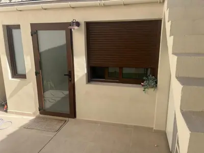 a house with a door and a window at Ca Erika in Aldaia