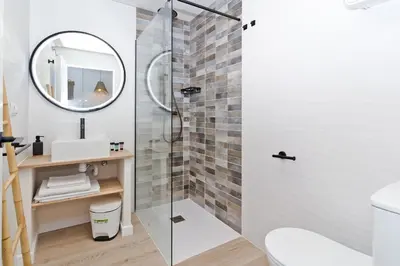 a bathroom with a shower with a sink and a mirror at Illetes Flats - Loft encantador cerca de Bioparc in Valencia