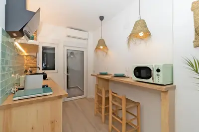 a kitchen with a counter with a microwave and a counter top at Illetes Flats - Loft encantador cerca de Bioparc in Valencia