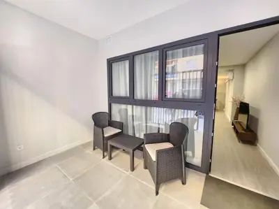 a room with three chairs and a window at Arquitecto I in Valencia