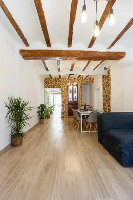 a living room with a blue couch and a table at Las Golondrinas Experiencia Rural in Quesa