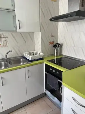 a small kitchen with a sink and a stove at Tranquila y Céntrica Habitación Matrimonio en Vivienda Compartida in Valencia