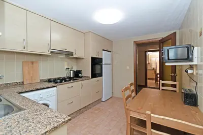 a kitchen with a table and a tv in it at GuestReady - Lindo piso muy espacioso en Valencia in Valencia