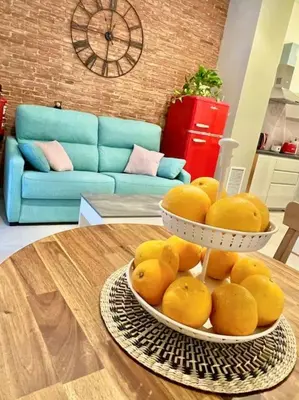two bowls of lemons on a table in a living room at Céntrico, coqueto y vintage in Valencia