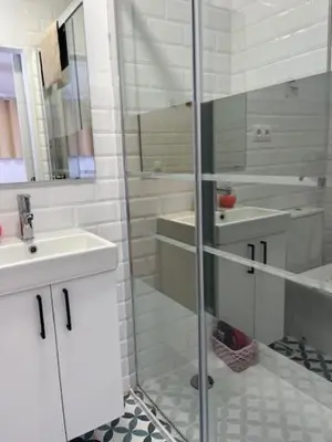 a bathroom with a glass shower and a sink at ALZIRA BONITA Apto con terraza y cama balinesa les barraques in Alzira