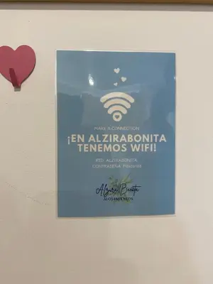 a sign hanging on a wall with a heart at ALZIRA BONITA APARTAMENTO CON DOS HABITACIONES CON VISTAS AL RiO JUCAR in Alzira