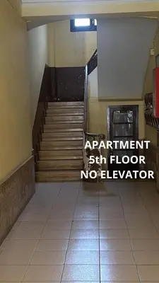 a staircase with a sign that reads apartment san floor no elevator at Encantador piso en Benimaclet in Valencia