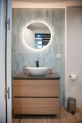 a bathroom with a sink and a mirror at Lofts plaza JM Orense B in Valencia