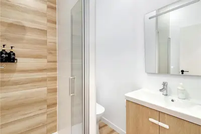 a bathroom with a toilet and a sink and a mirror at Apartamento 4 habitaciones y 2 baños in Puerto de Sagunto