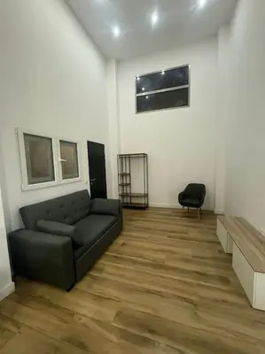 a living room with a couch and a chair at Gran apartamento a pie de calle in Valencia